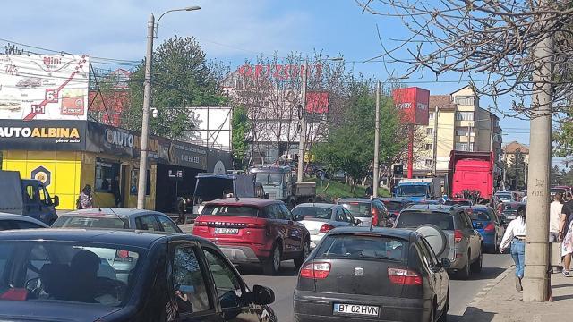 Coșmar în traficul din Suceava după închiderea a două benzi pe Calea Unirii