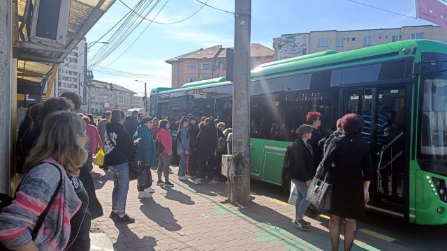 Transportul public din Suceava, aproape paralizat din cauza aglomerației