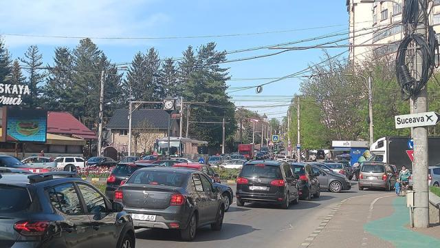 Coșmar în traficul din Suceava după închiderea a două benzi pentru o avarie majoră