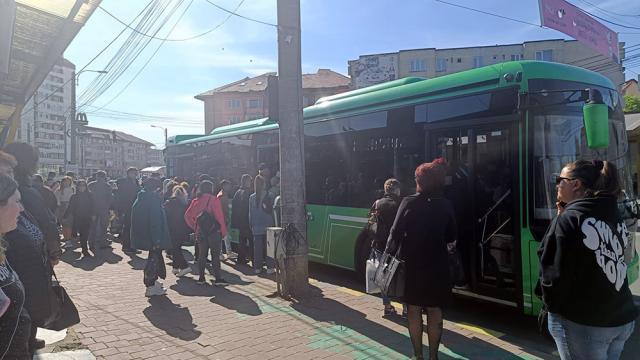 Coșmar în traficul din Suceava după închiderea a două benzi pentru o avarie majoră