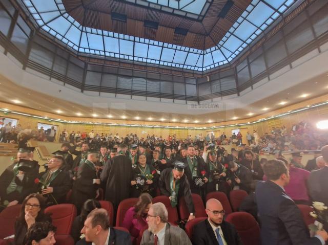 Președintele ASFOR alături de noua generație de silvicultori și profesorii de la Facultatea de Silvicultură din Brașov, care a împlinit 75 de ani de existență 2