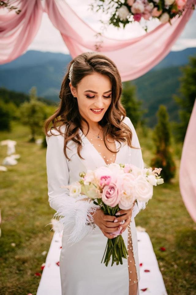 Atelierul Royal Couture Suceava: îmbrăcăminte damă pe comandă, broderii, imprimeuri, retușuri, ajustări