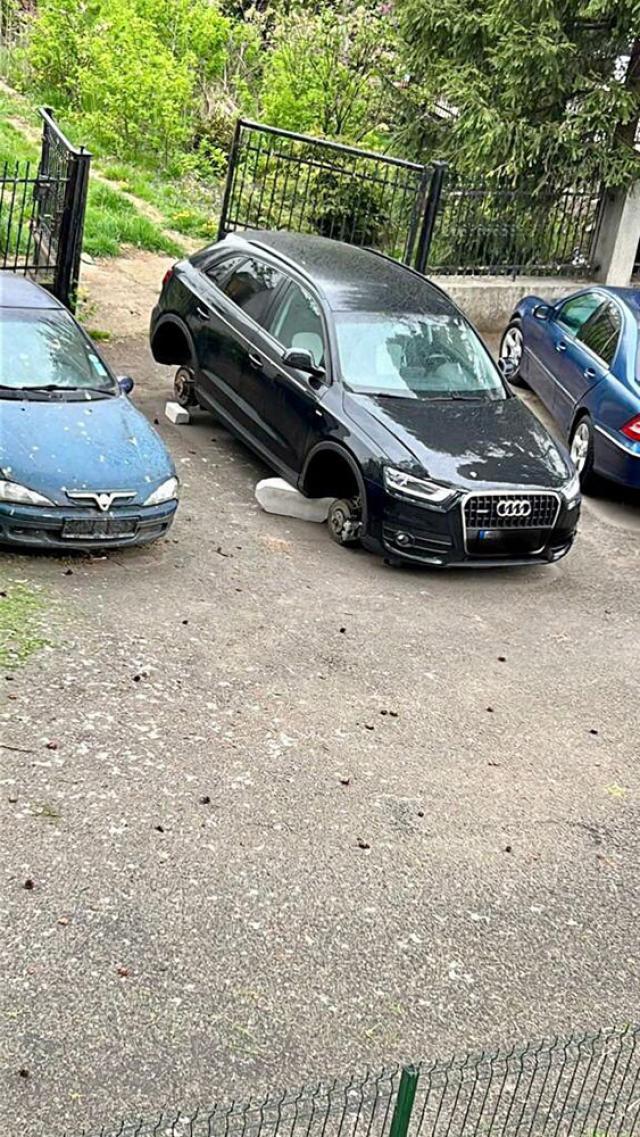 Autoturismul Audi lăsat fără roți