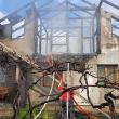 Casă distrusă de un incendiu izbucnit în plină zi