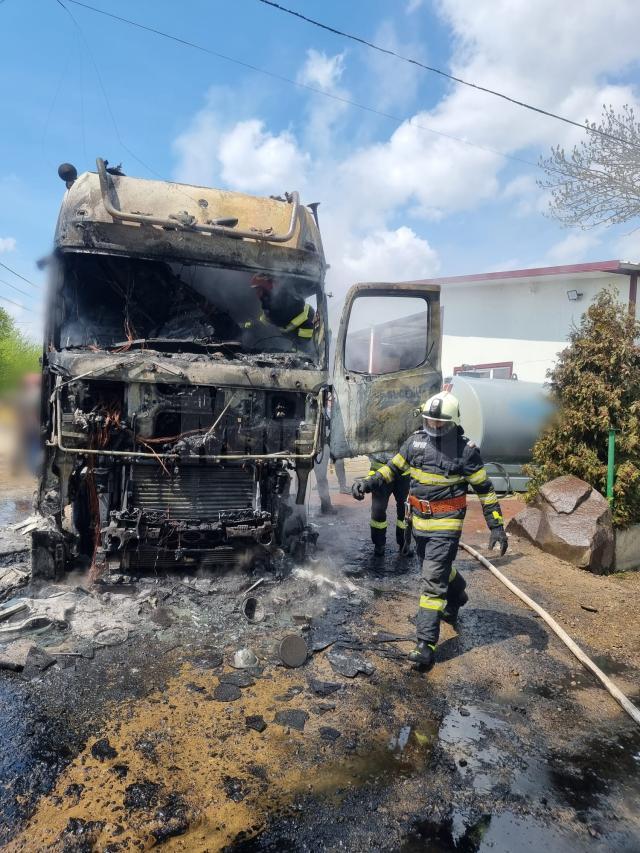 Incendiul a distrus capul tractor