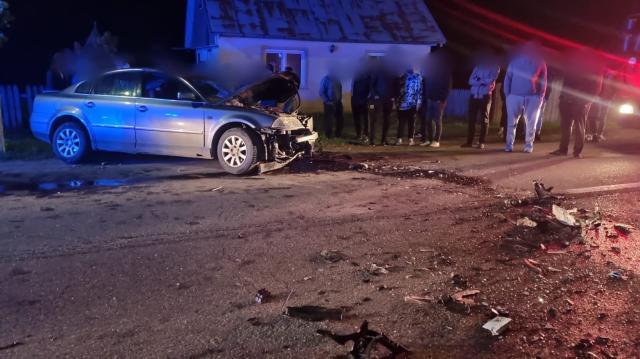 După un impact teribil, șoferul VW-ului a părăsit locul accidentului