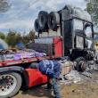 Incendiu la cabina unui autotren, cu pericol de propagare la un rezervor de 2.000 de litri de motorină