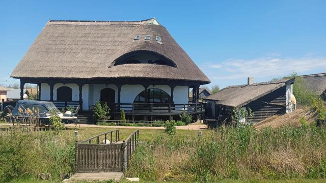 Casele sunt acoperite cu stuf în Delta Dunării