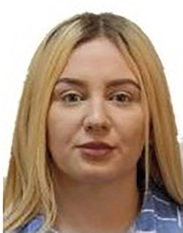 Adina Gabriela Prisacariu, în poza de urmărit general