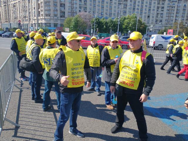 Peste 250 de angajați din școlile sucevene au protestat la București (1)