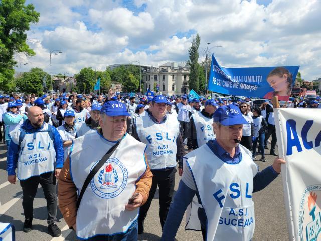 Peste 250 de angajați din școlile sucevene au protestat la București