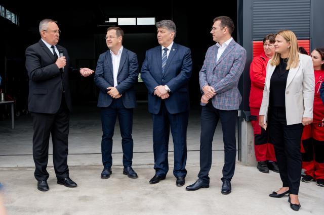 Premierul Nicolae Ciucă a vizitat compania Termoplast, unul dintre cei mai importanți producători de tâmplărie PVC și aluminiu din România