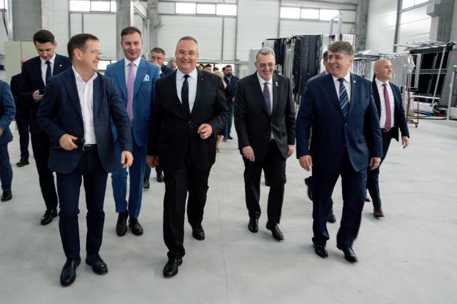 Premierul Nicolae Ciucă a vizitat compania Termoplast, unul dintre cei mai importanți producători de tâmplărie PVC și aluminiu din România