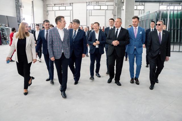 Premierul Nicolae Ciucă a vizitat compania Termoplast, unul dintre cei mai importanți producători de tâmplărie PVC și aluminiu din România