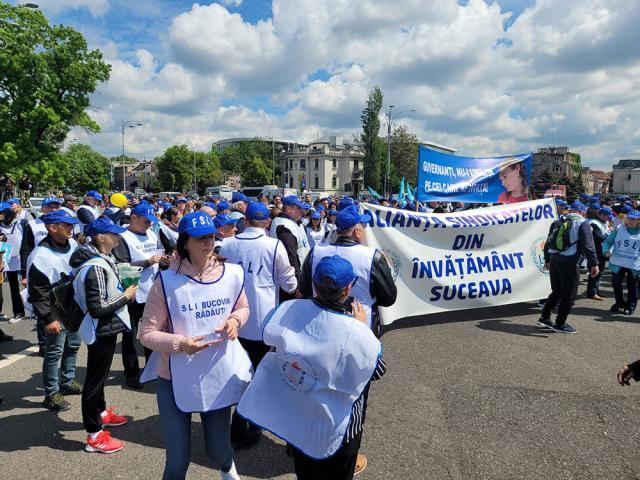 Peste 250 de angajați din școlile sucevene au protestat la București