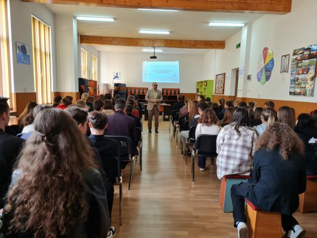 10 mai, sărbătorit la Colegiul ,,Hurmuzachi Rădăuți