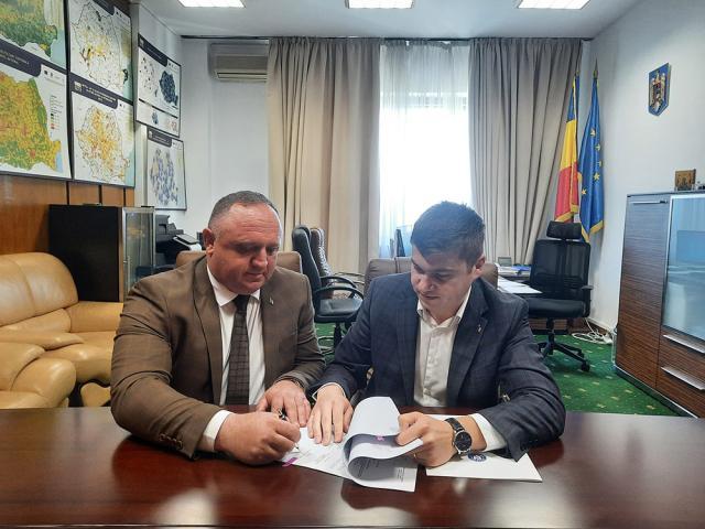 Contractul a fost semnat de primarul Toader Lavric și Alexandru Stoica, secretar de stat la Ministerul Dezvoltării, Lucrărilor Publice ṣi Administrației