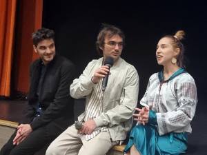 Actorul sucevean Bogdan Amurăriței (în mijloc), Victoria Baltag și Adrian Lepădatu
