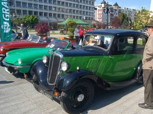 Peste 90 de mașini de epocă și istorice au participat la cea mai mare „Paradă Retro a Primăverii” din Suceava
