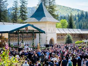 Mănăstirea Putna și-a sărbătorit cel de-al doilea ctitor – Sfântul Ierarh Iacob Putneanul