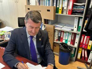 Primarul Marinel Bălan a semnat la Ministerul Dezvoltării contractul pentru modernizarea a 7,2 kilometri de drumuri din oraș