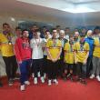 Primarul Ion Lungu alături de membrii echipelor de Handbal Masculin și ai celei de Volei a Liceului cu Program Sportiv Suceava