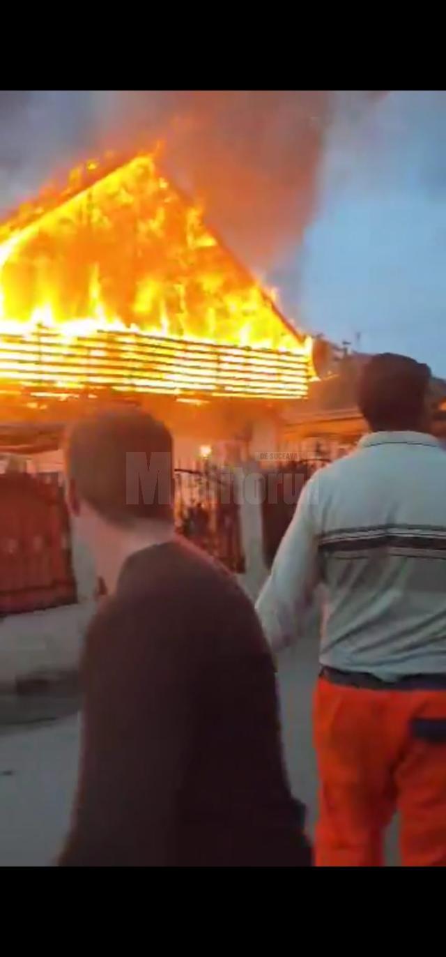 Un incendiu puternic a izbucnit duminică seară, în satul Chilișeni, comuna Udești