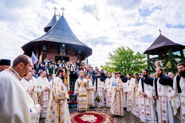 Hramul Parohiei Straja II, prilej de binecuvântare arhierească