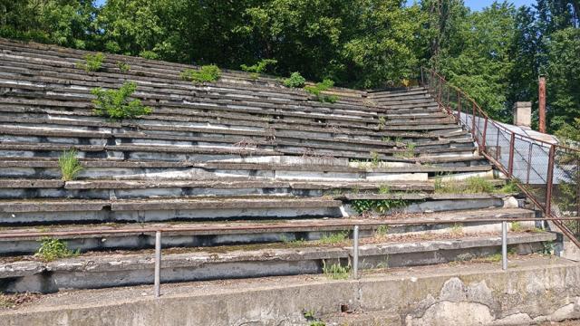 Stadionul ”Nada Florilor” din Fălticeni, o ruină