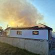 Un puternic incendiu a izbucnit marţi după-amiază, într-o gospodărie din localitatea Costâna