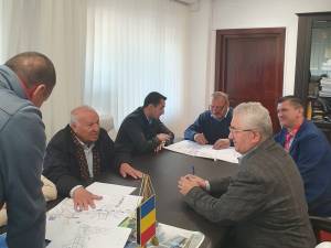 Discuții la Primăria Suceava, cu reprezentanții firmei Selgros din Germania, pe tema realizării unui sens giratoriu după pasajul de cale ferată de la Ițcani, pe E85