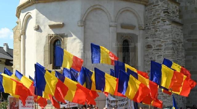 La toate bisericile sucevene se va intona joi Imnul Național al României și se va arbora tricolorul