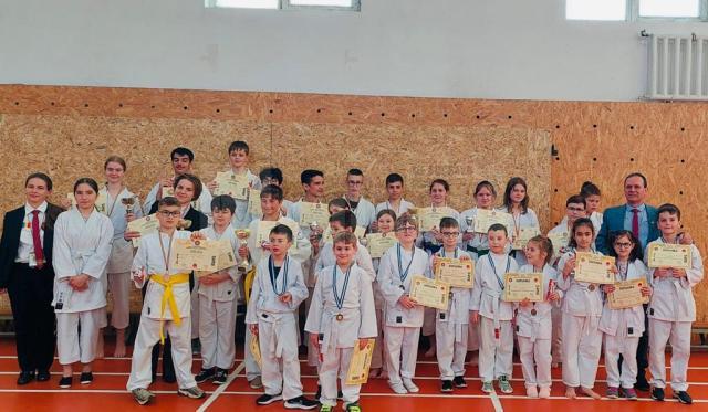 Toti copiii participanti la Cupa Primaverii au primit premii din partea organizatorilor