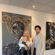 Artistul Andrei Donisă, împreună cu soția și copilul