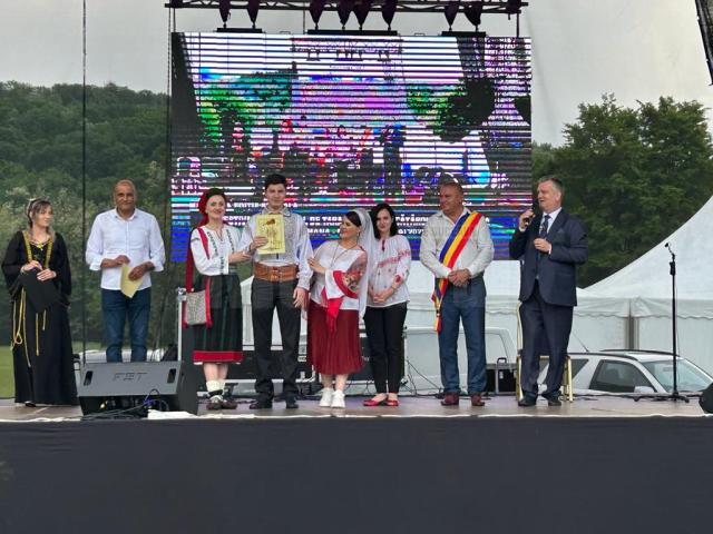 „Taraful Vicovenilor” a câștigat Trofeul Festivalului Național „Geagu Cătăroiu” de la Tismana, ediția a VI-a  (7).jpg