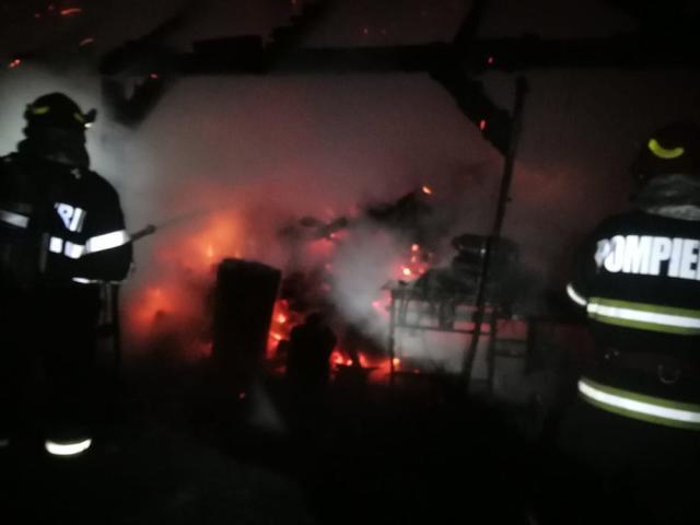 Incendiu în plină noapte