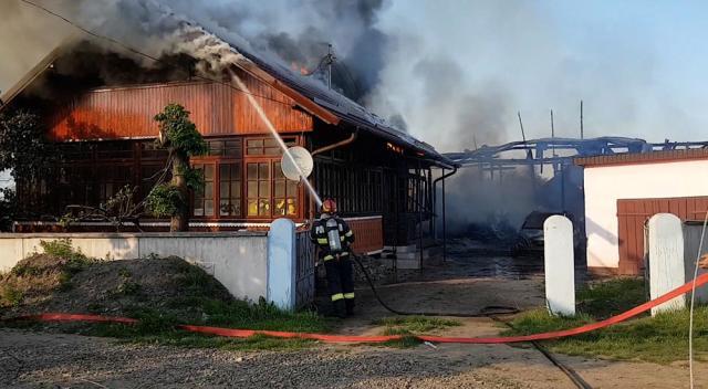 Incendiul de marți, 23 mai, de la Costâna