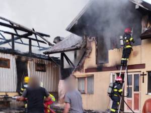 Casă distrusă de un puternic incendiu, la Bălăceana