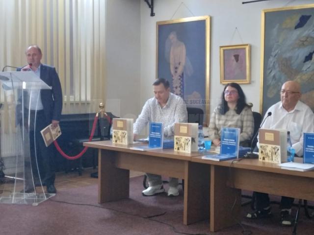 Cunoscutul istoric și critic literar Nicolae Cârlan și-a lansat volumul „Trasee și repere cultural-științifice”, la Biblioteca Bucovinei