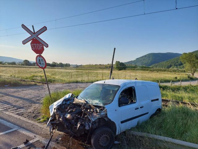 Coliziune între un autoturism și un tren, la Gura Humorului