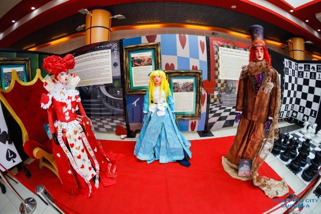 Expoziția „Alice în Țara Minunilor - o poveste reciclată”, la Shopping City Suceava, până pe 14 iunie 2023