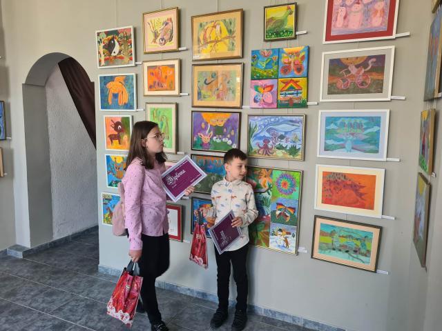 „Micii Picasso” au expus la Galeria de Artă „Ion Irimescu” Suceava