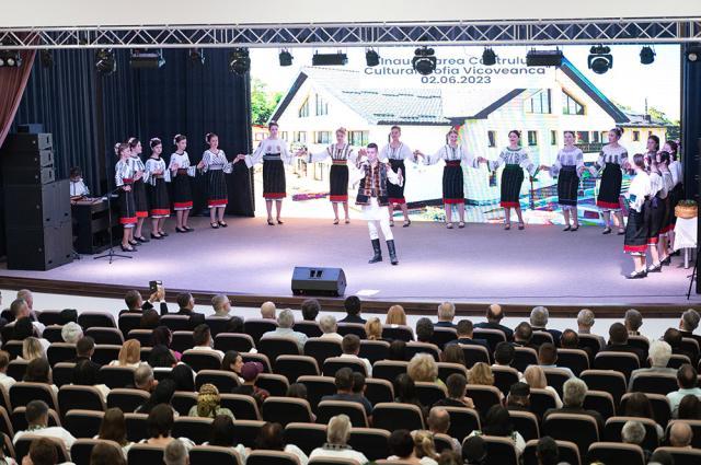 Centrul Cultural „Sofia Vicoveanca” din Vicovu de Jos, inaugurat cu o sală de 550 de locuri arhiplină
