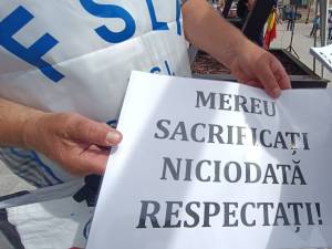 „Nu cedăm!” Peste 3.000 de profesori au protestat, marți, printr-un „Marș al tăcerii”, într-o coloană de 1 kilometru