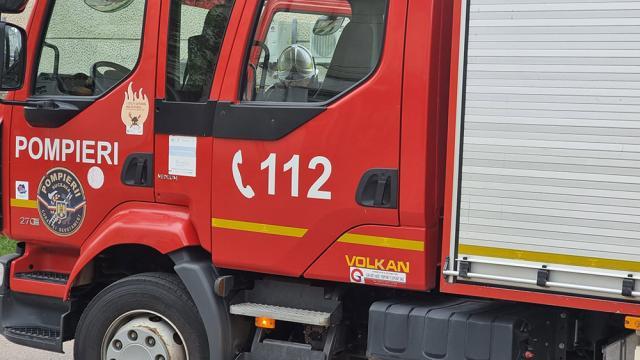 La fața locului au ajuns pompierii de la Detașamentul Suceava și un echipaj de la Secția Burdujeni