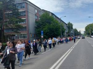 Peste 3.000 de profesori au protestat, marți, printr-un „Marș al tăcerii”