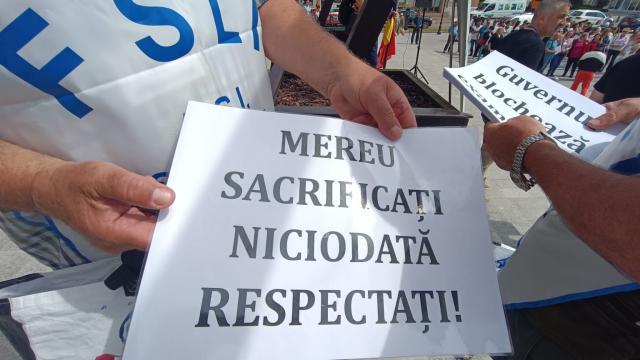 Peste 3.000 de profesori au protestat, marți, printr-un „Marș al tăcerii”