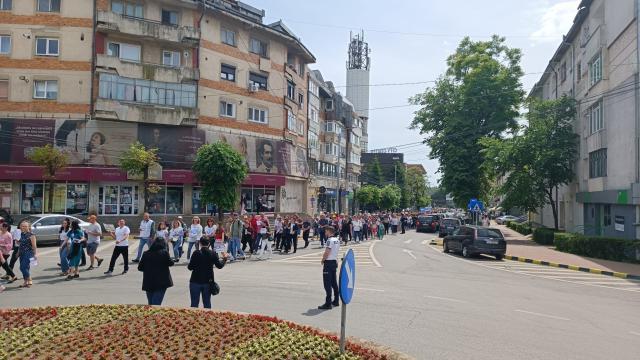 Peste 3.000 de profesori au protestat, marți, printr-un „Marș al tăcerii”