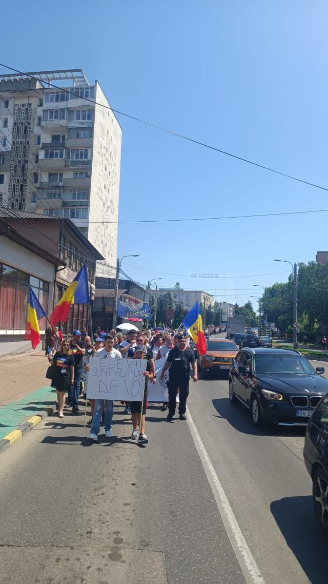 Elevii s-au alăturat marșului profesorilor