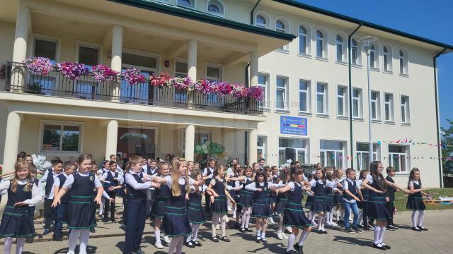 Festivitate de închidere a anului școlar 2022-2023, la Școala Gimnazială „Sfântul Ioan cel Nou de la Suceava”